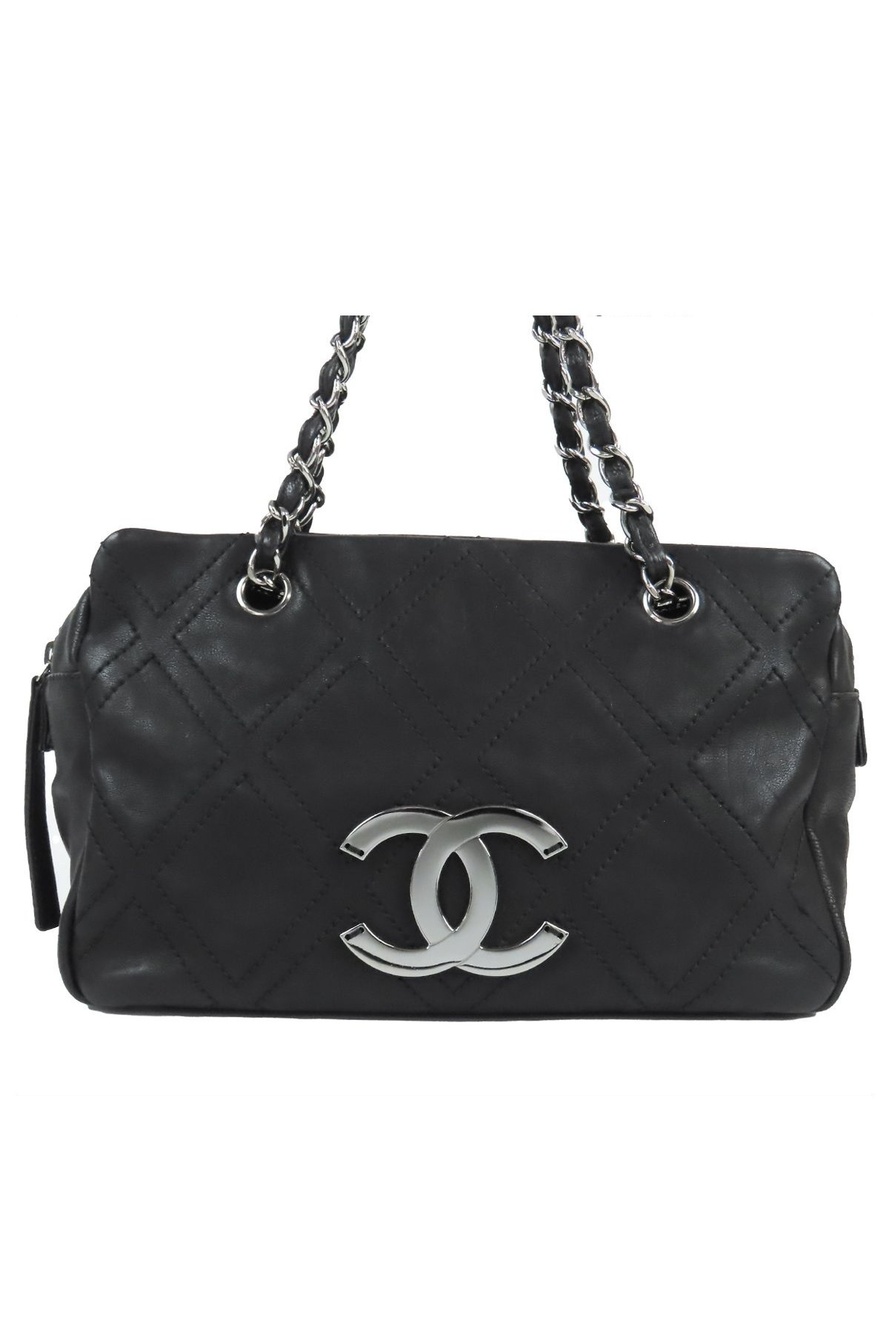Chanel Diamond Stitch Chain Black Silver Leather CC Logo Shoulder Bag